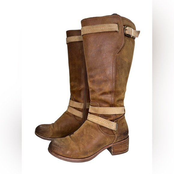 UGG Darcy Australian Riding Buckle Boots w/ zipper
Full Grain Distressed Leather - Picture 1 of 14